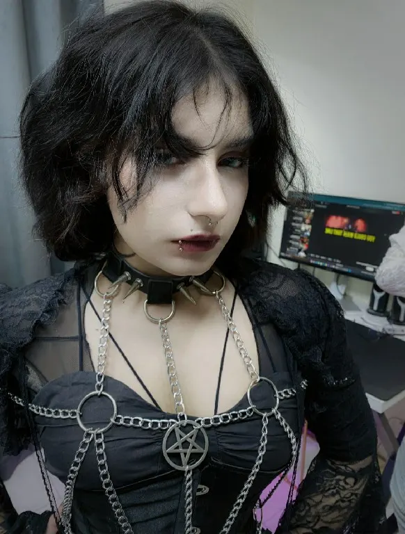 Syinger Tattoos piercing work